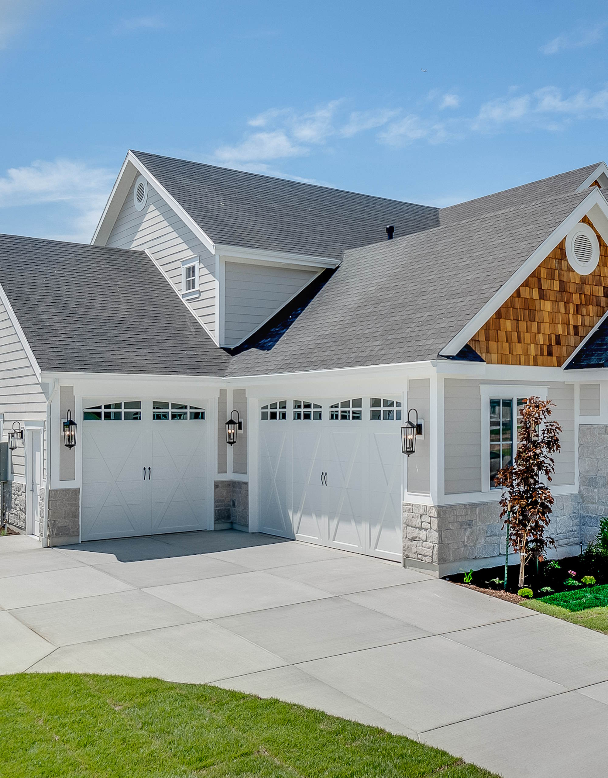 House with 2 carriage style garage doors